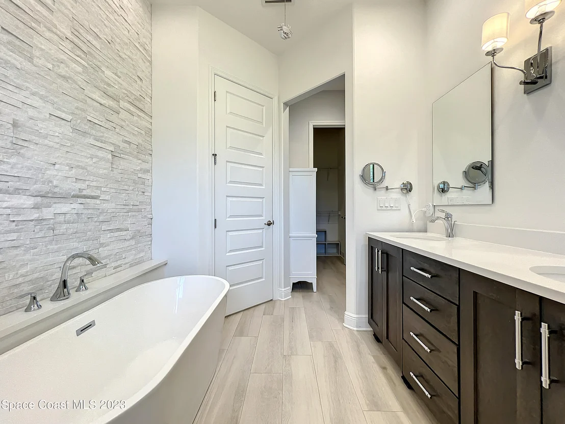 Photo of 6775 Angeles Road