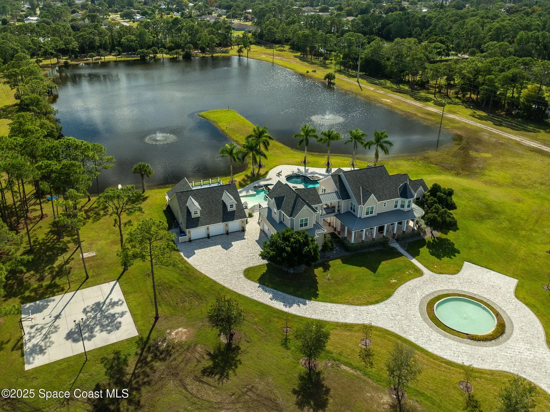 Photo of 4236 Hield Road NW