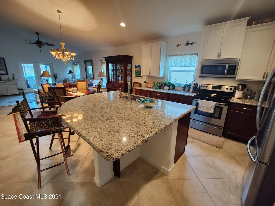 Photo of 571 Trymore Drive SE