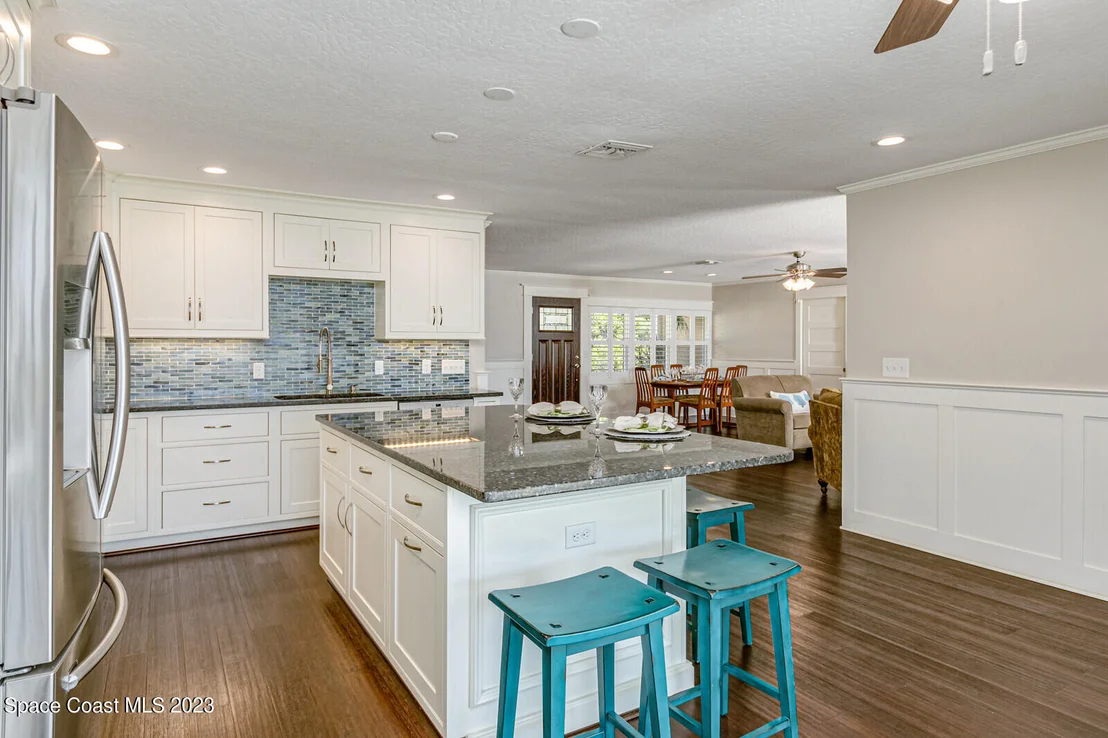Photo of 844 W Whitmire Drive