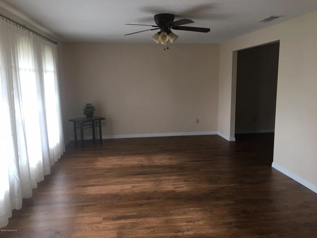 Photo of 1509 Van Eck Road NE