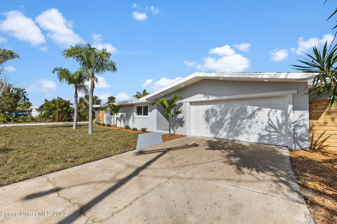 Photo of 77 W Bay Drive