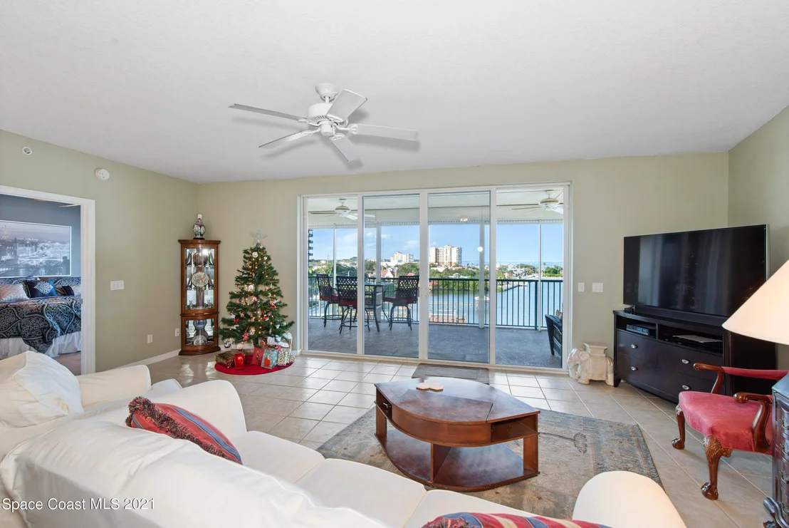 Photo of Unit 603 at 100 Riverside Drive
