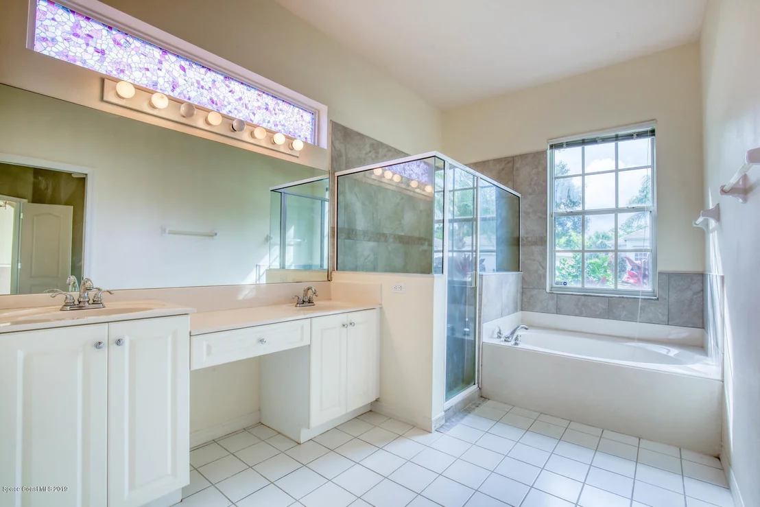Photo of 984 Carriage Hill Road