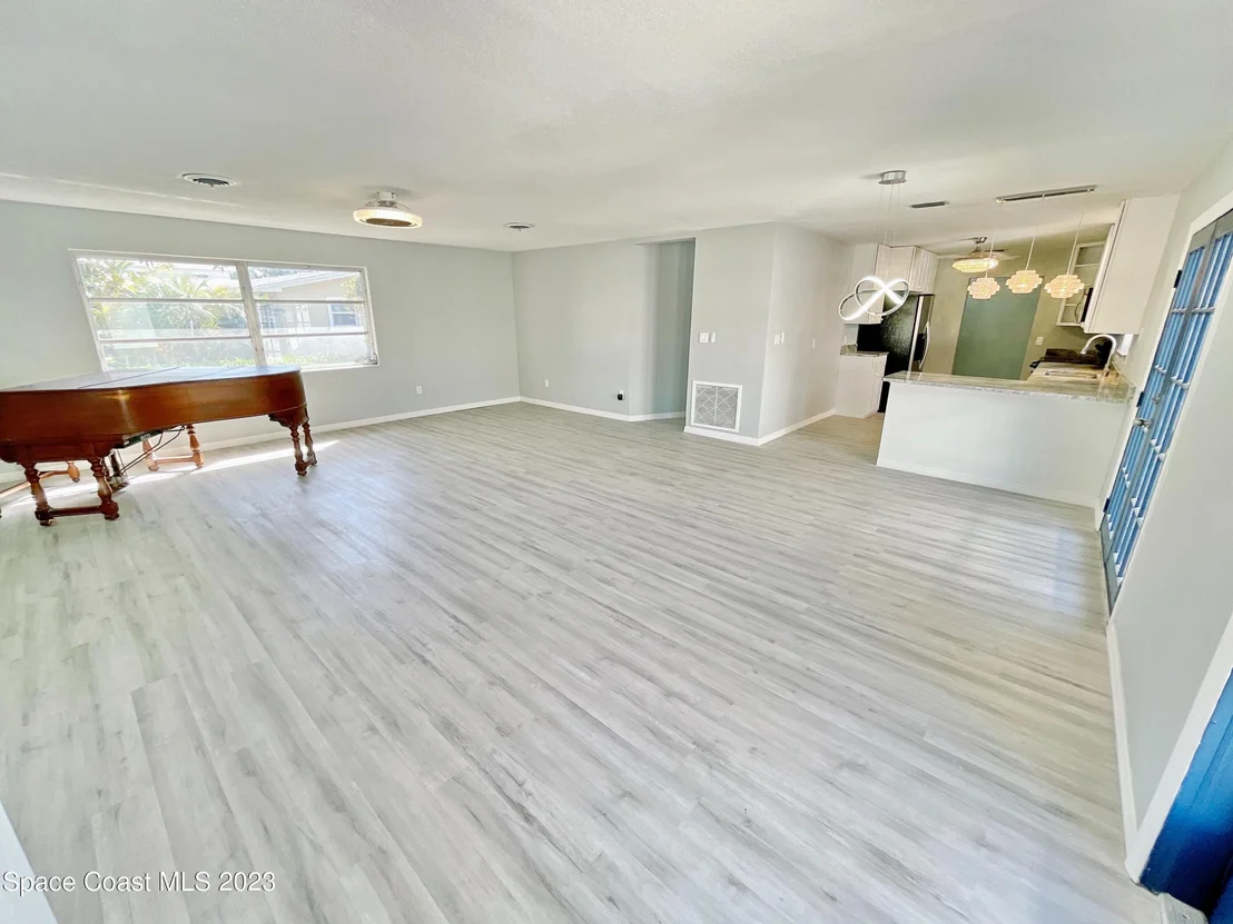Photo of 445 Linda Lane