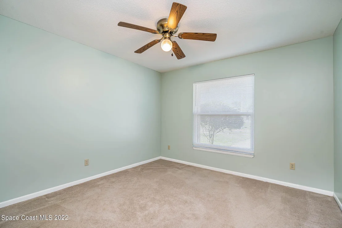 Photo of 1527 Eldron Boulevard SE