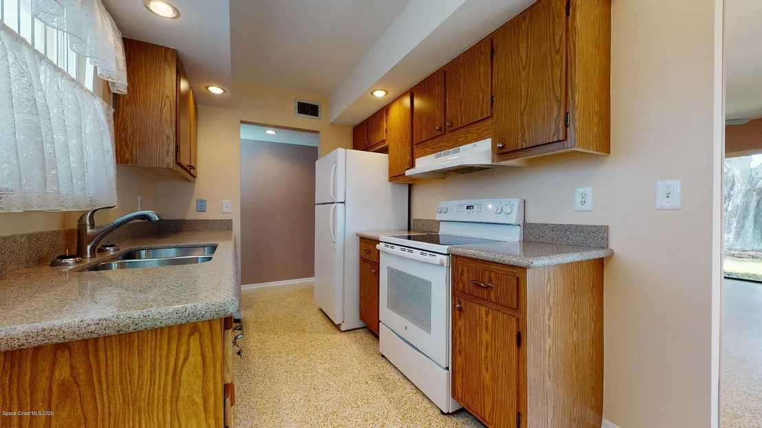 Photo of 930 Darwin Lane NE