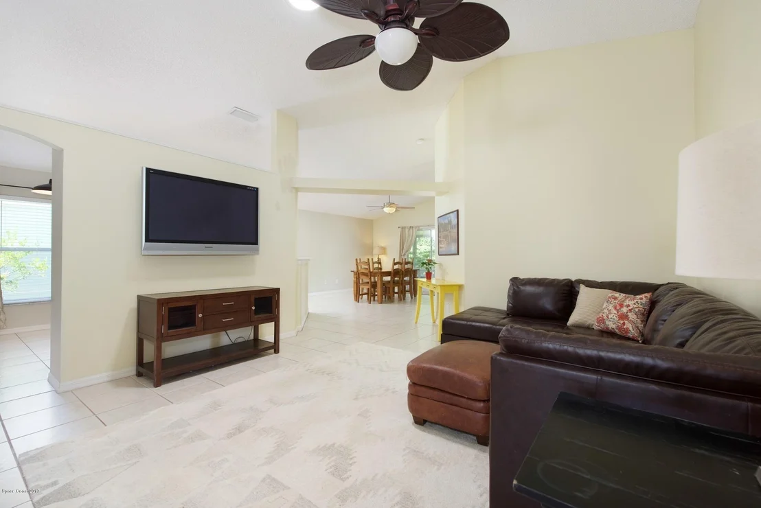 Photo of 976 Villa Drive