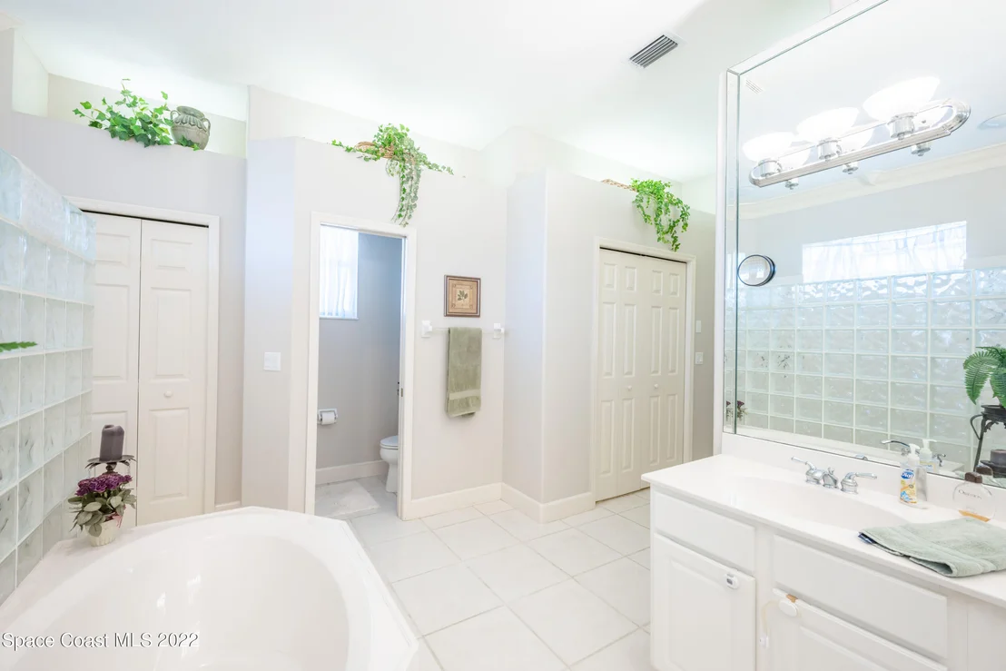Photo of 981 Stratford Place