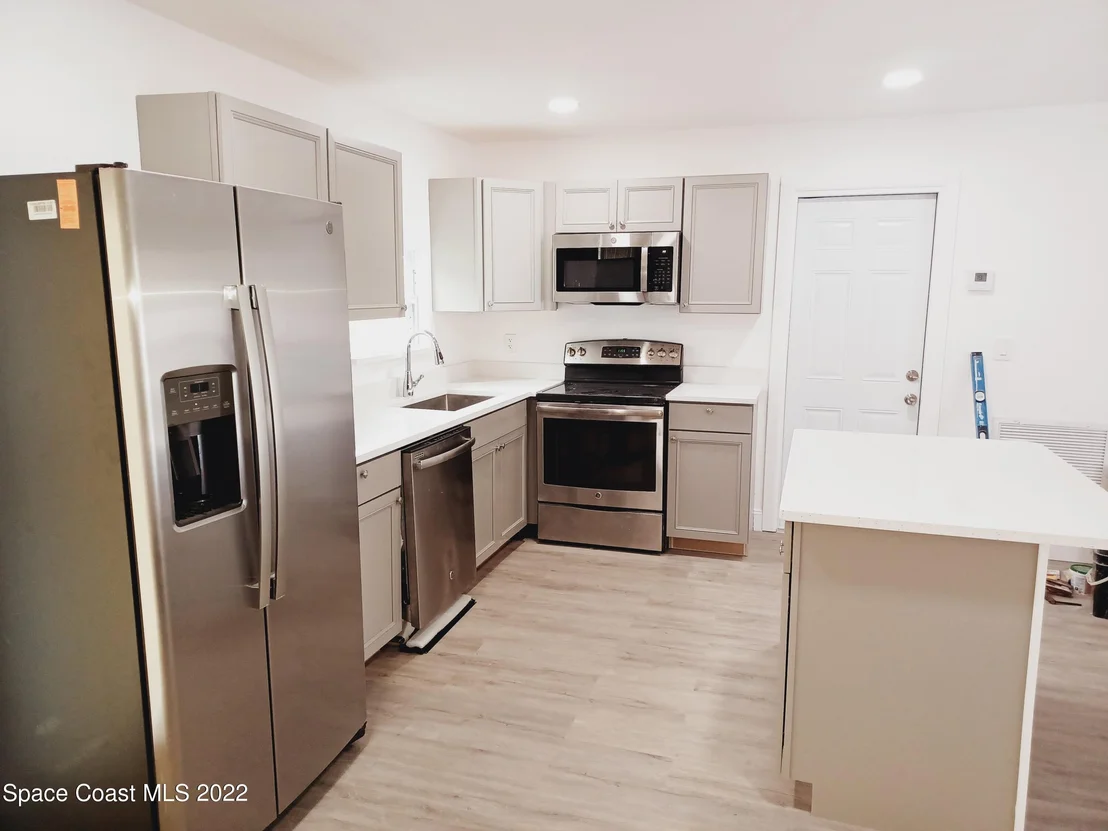 Photo of 265 Manth Avenue