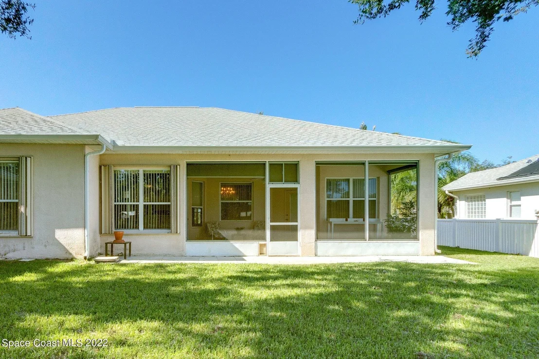 Photo of 1915 Windbrook Drive SE
