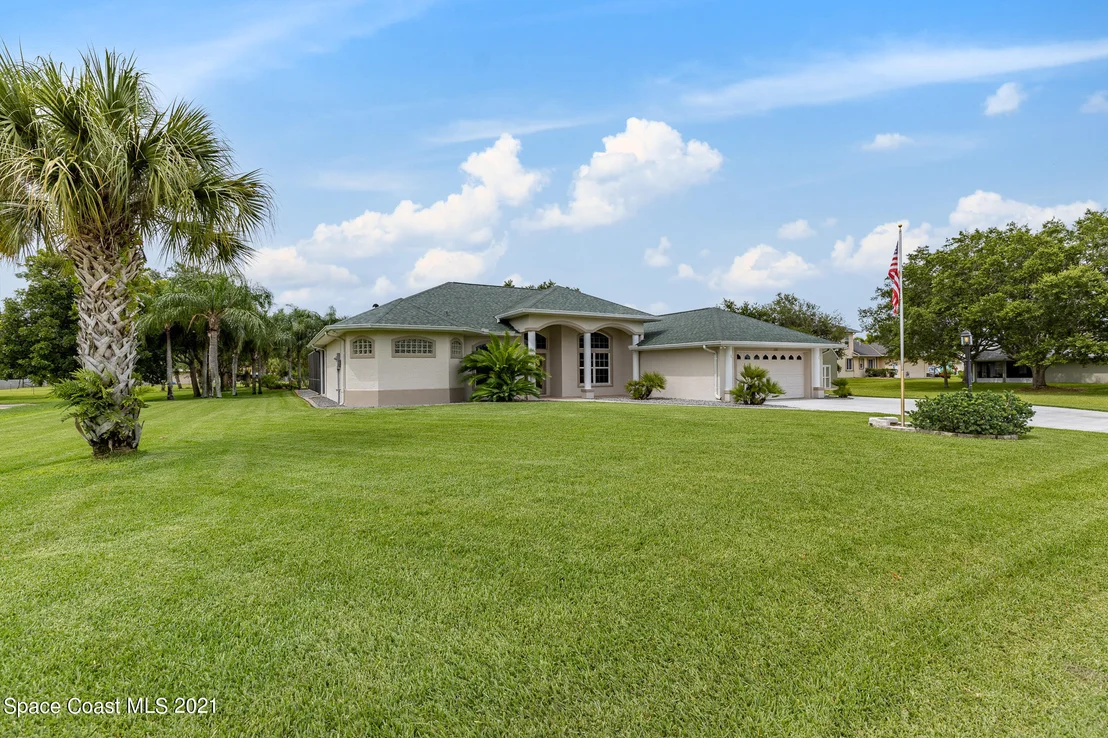 Photo of 1220 Tuckaway Drive