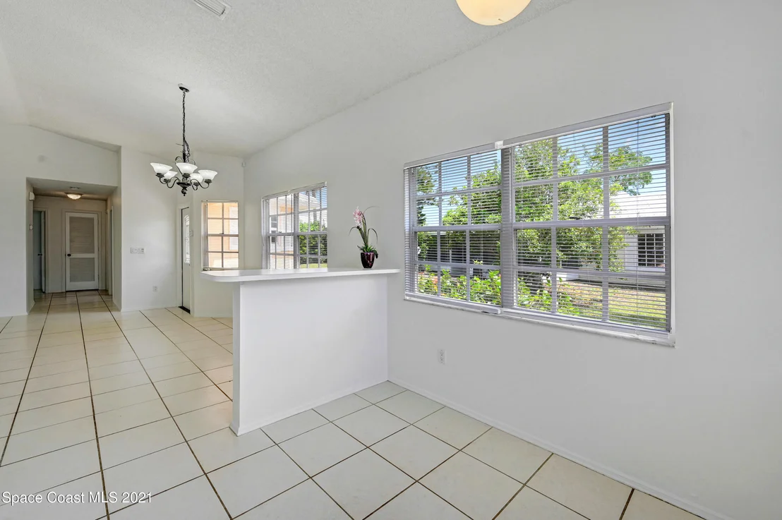 Photo of 858 Wateroak Drive NE