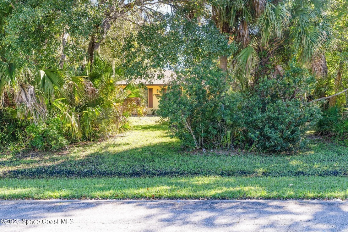 Photo of 1812 Live Oak Drive N