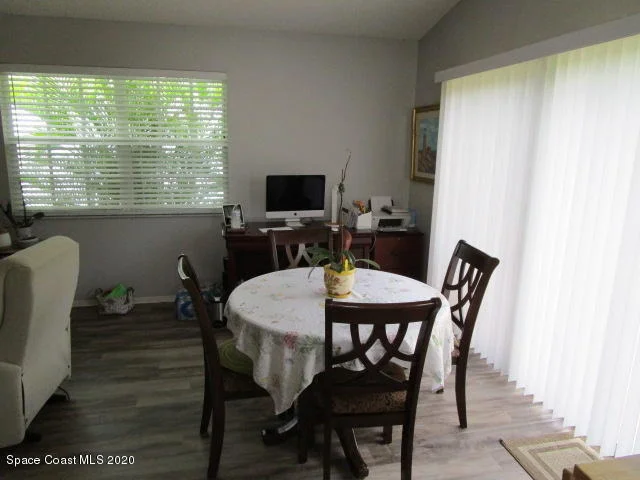 Photo of 810 Wateroak Drive NE