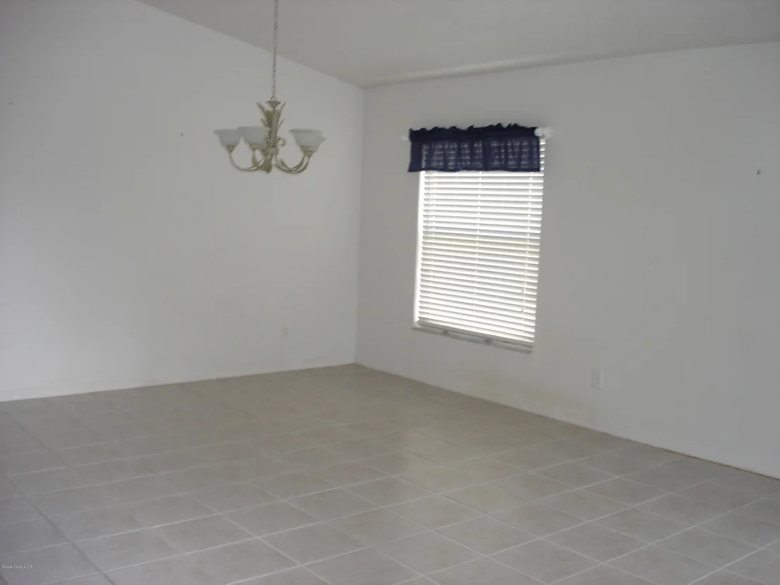 Photo of 1050 NE Pine Creek Circle NE