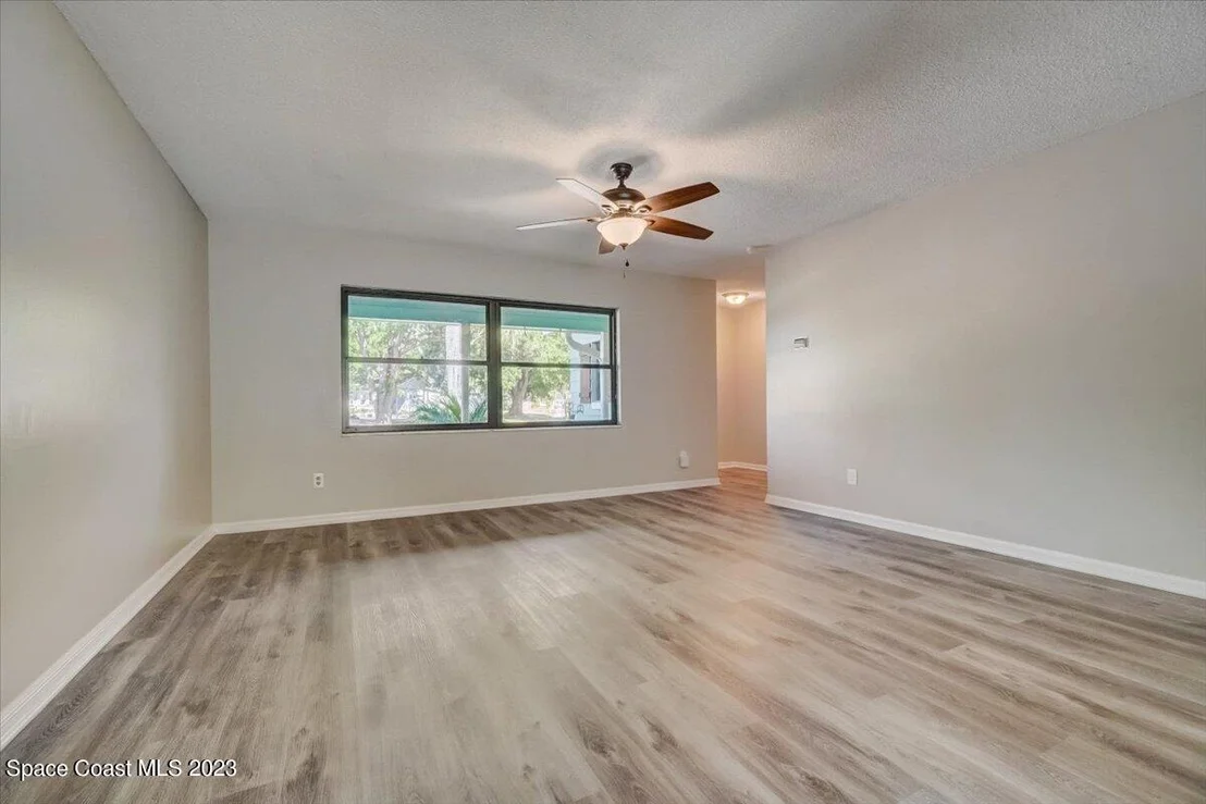 Photo of 953 Lexington Road
