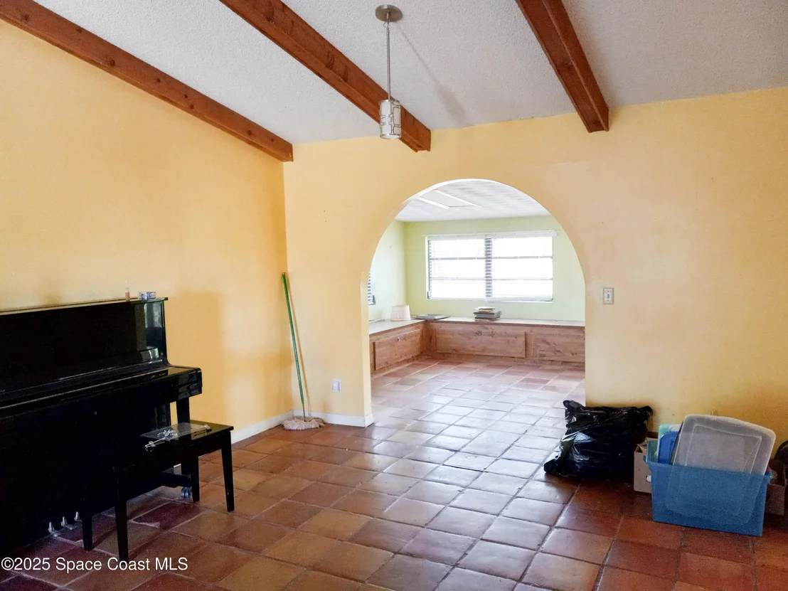 Photo of 5685 Jamaica Road