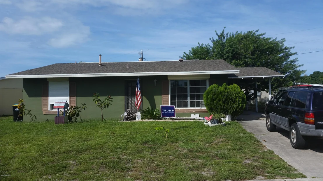 Photo of 1131 Abbey Circle NE