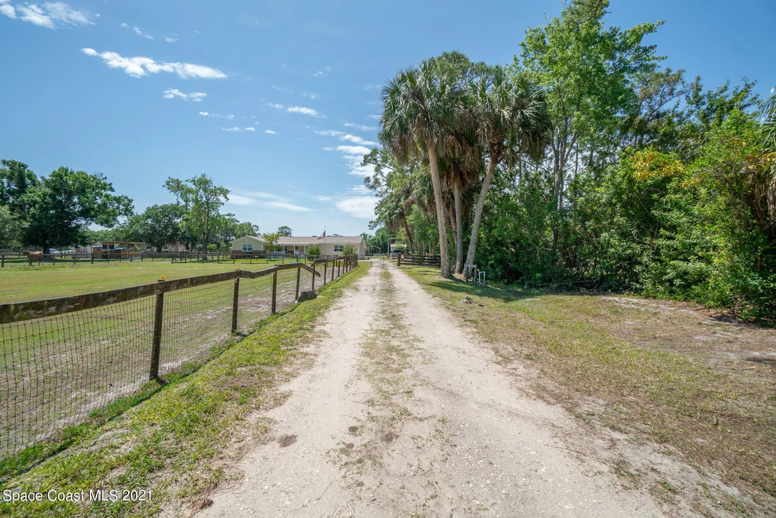 Photo of 3635 Hield Road