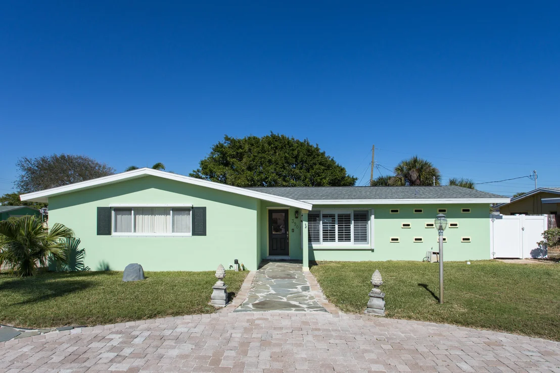 Photo of 390 Willow Drive