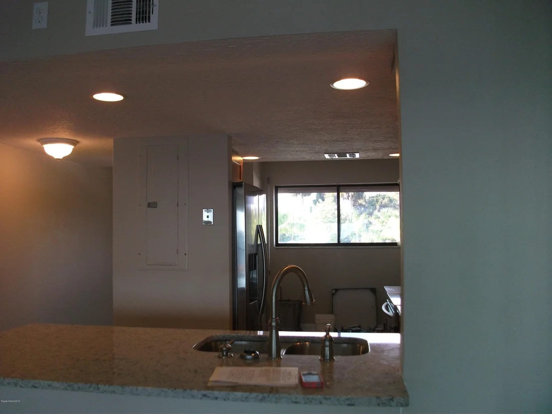 Photo of Unit 305 at 3901 Dixie Highway NE