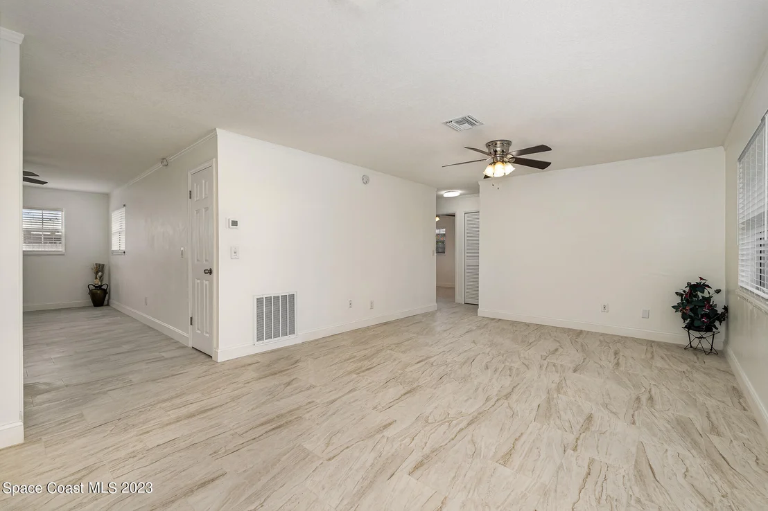 Photo of 581 Oxford Avenue