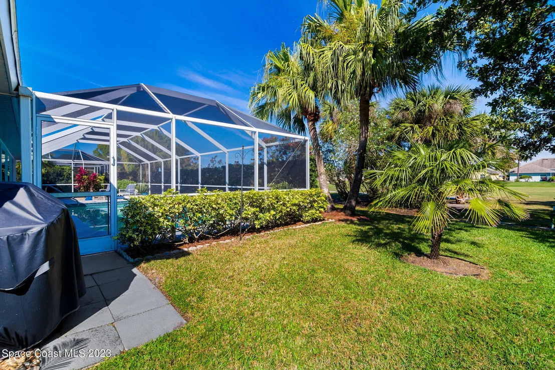 Photo of 2398 Golf Vista Boulevard
