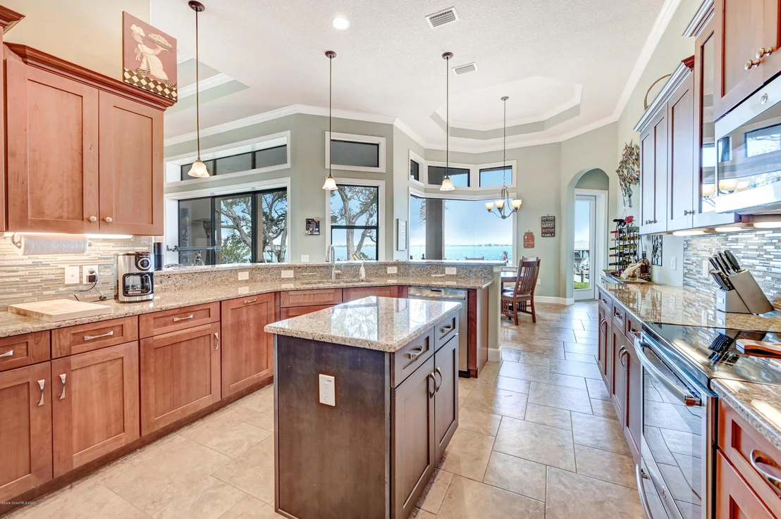 Photo of 3799 Riverside Drive