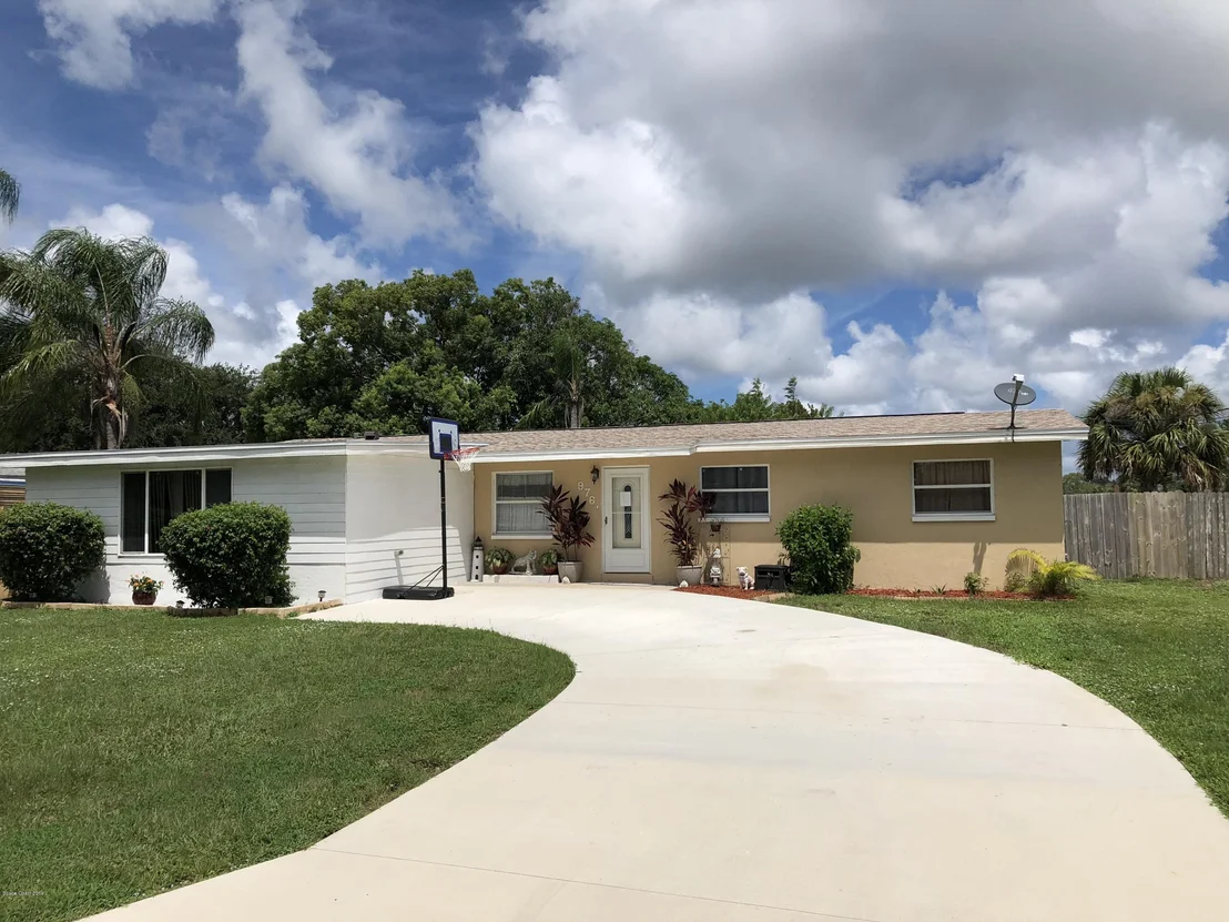Photo of 976 Cardon Drive