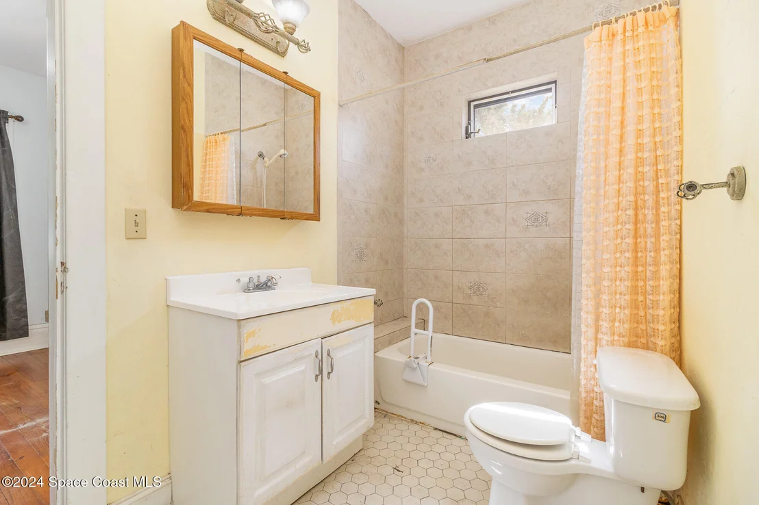 Photo of 1632 Water Drive NE