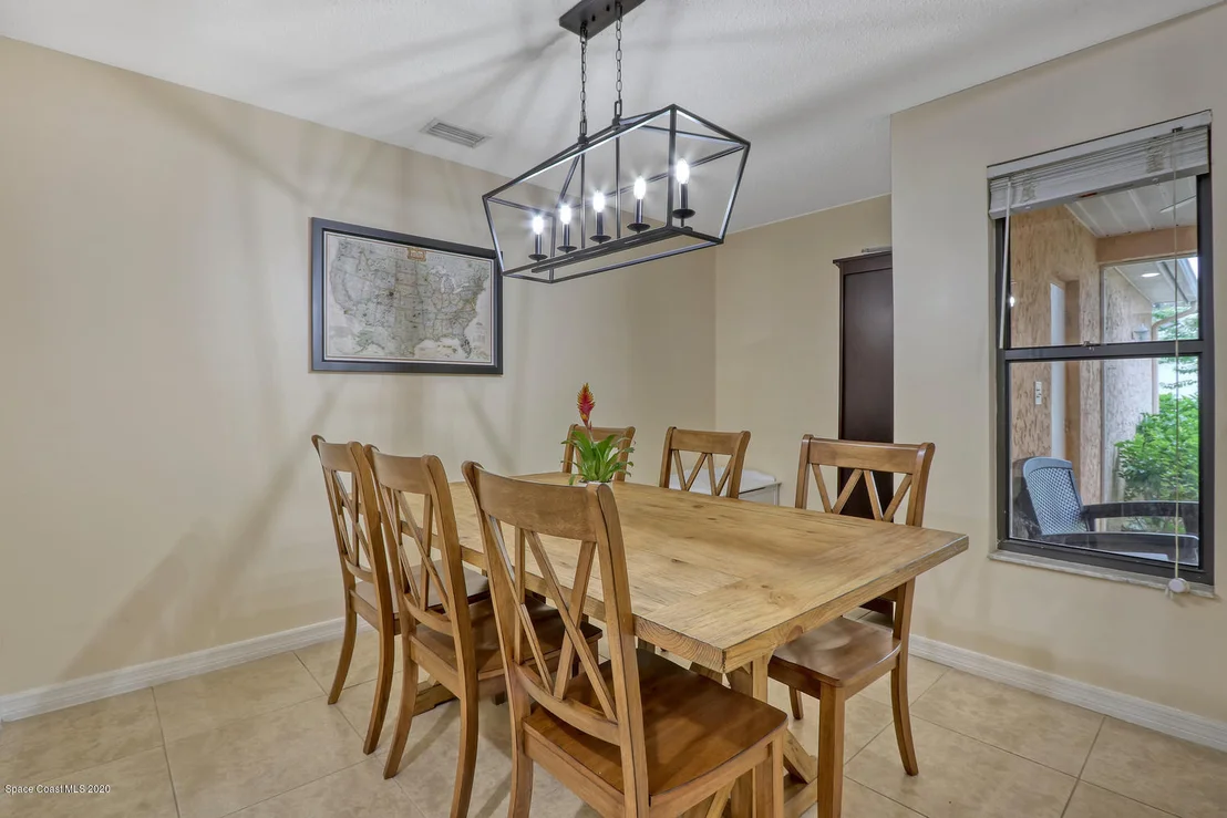 Photo of 1034 Abell Circle