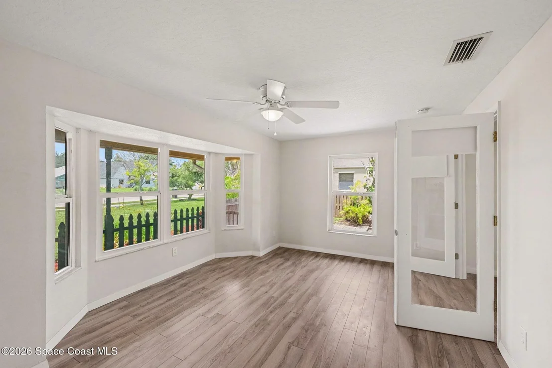 Photo of 1019 Mandarin Drive NE