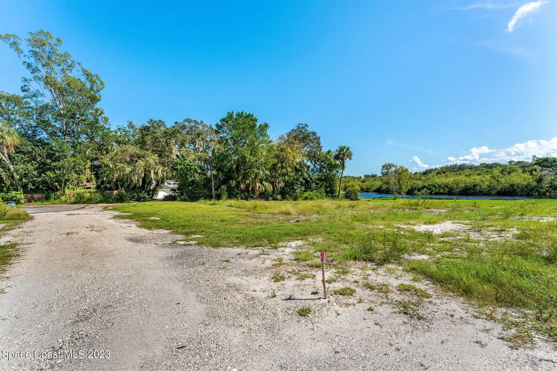 Photo of 409 Roxy Avenue