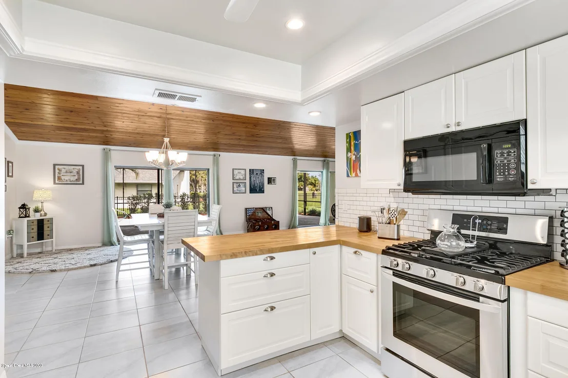 Photo of 980 Long Meadow Lane