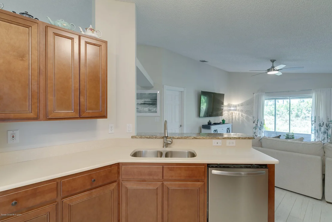 Photo of 877 Villa Drive