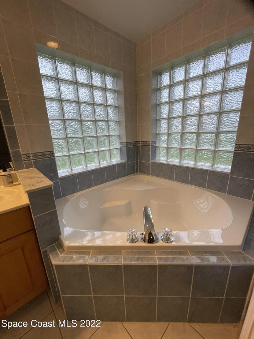 Photo of 826 Topaz Drive