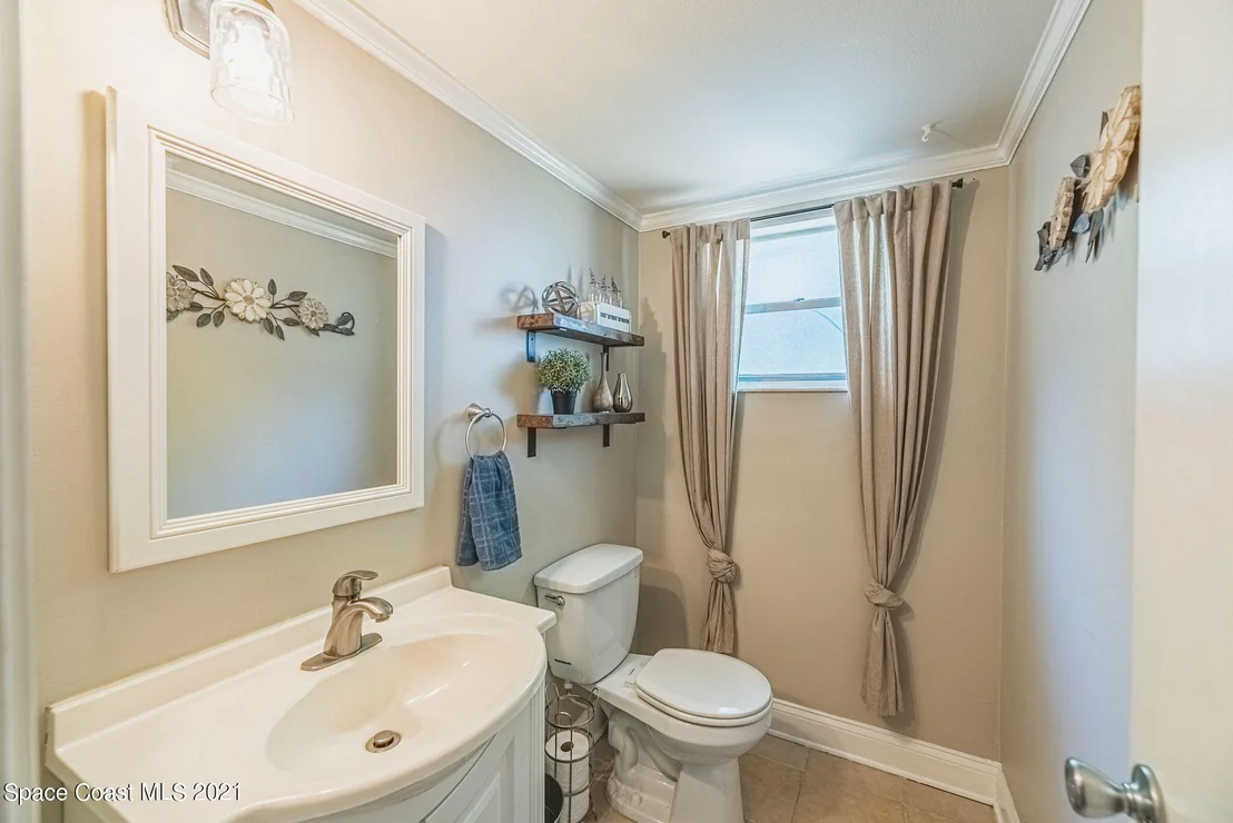 Photo of 818 Hanover Court