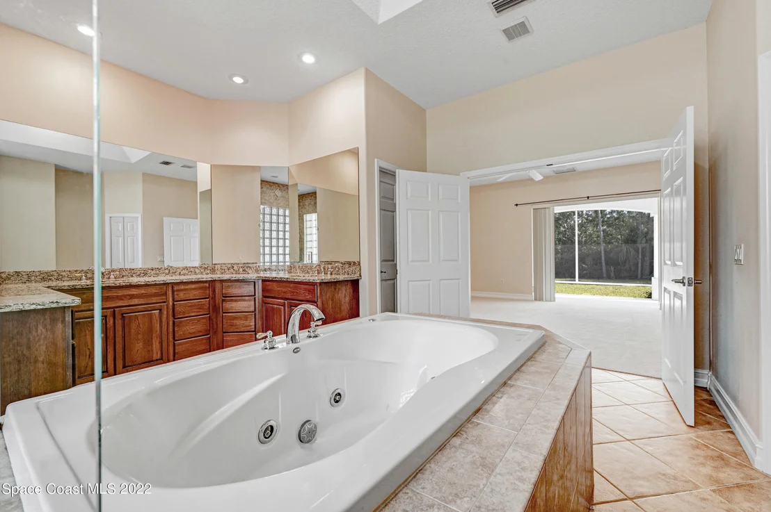Photo of 2185 SE Windbrook Drive SE
