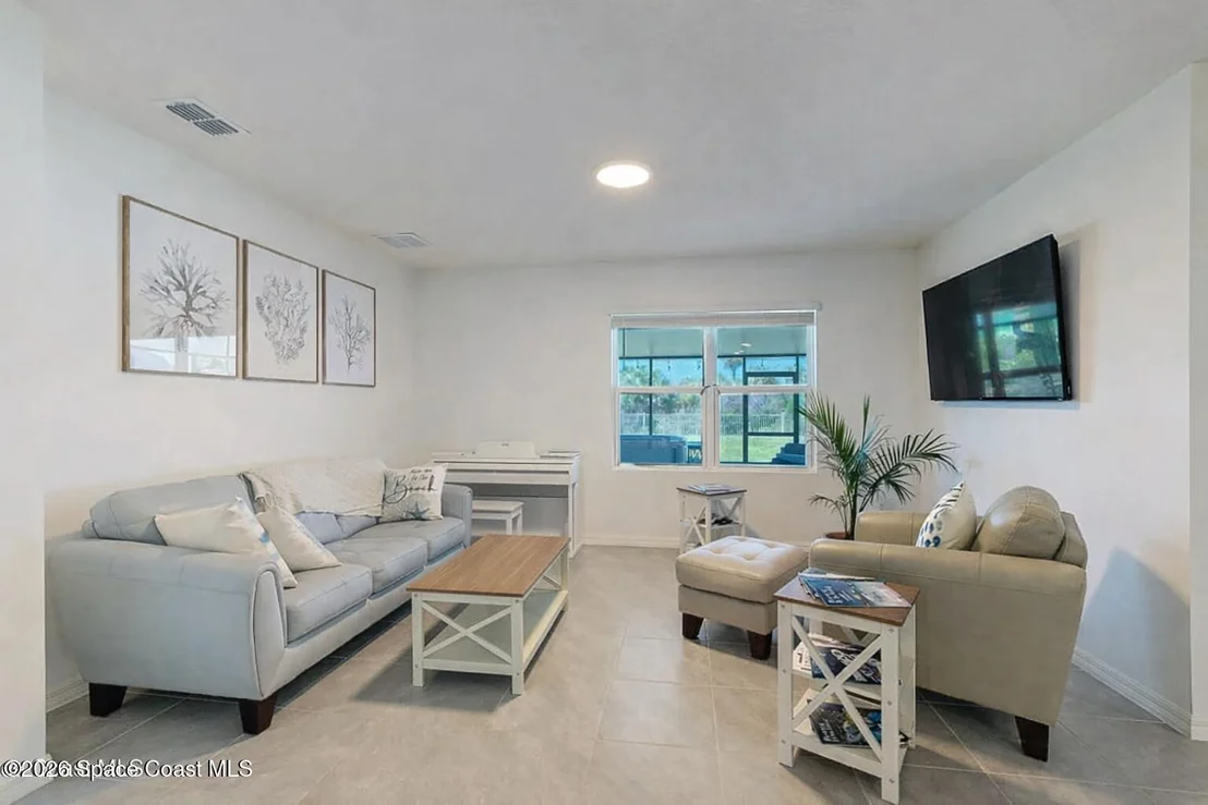 Photo of 4867 Barr Street