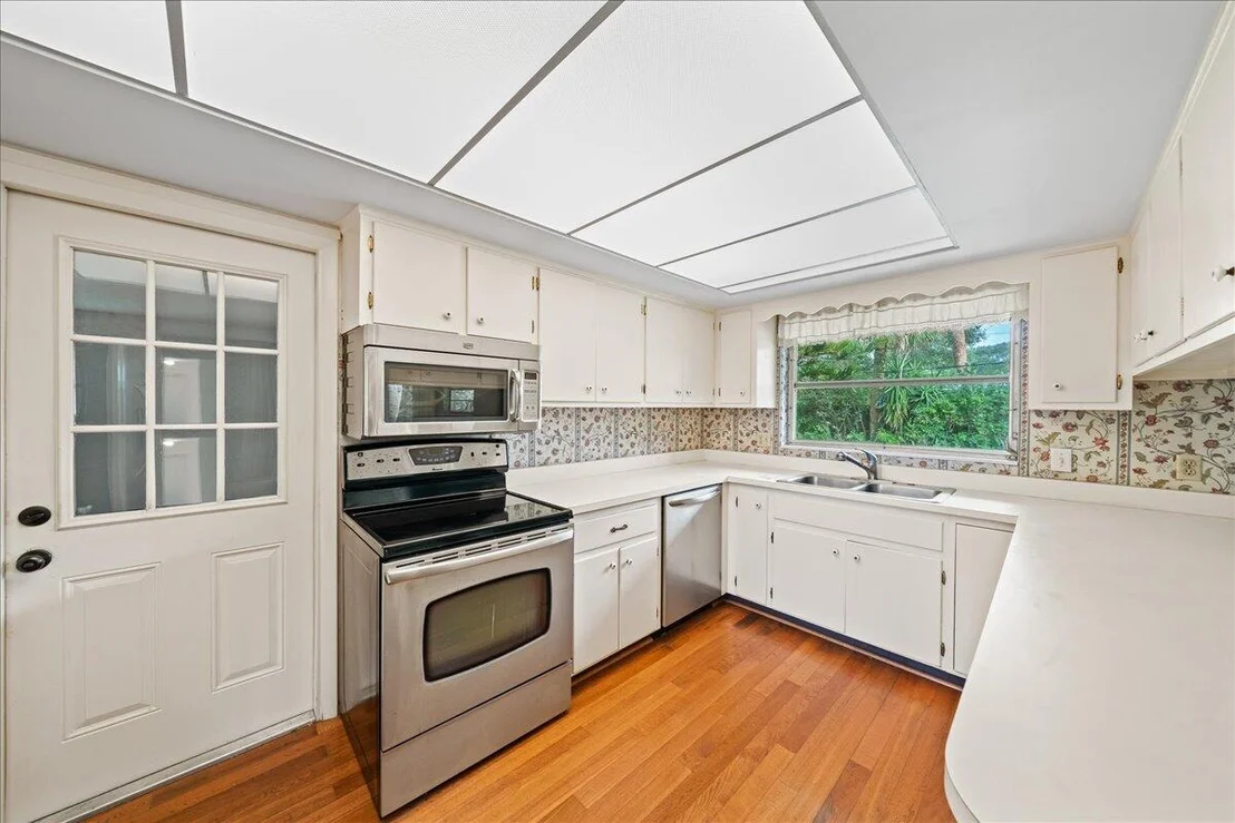 Photo of 550 Seabreeze Drive