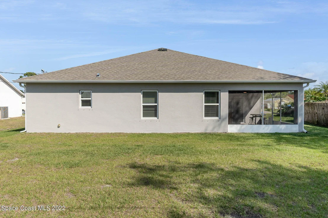 Photo of 660 Seven Gables Circle SE
