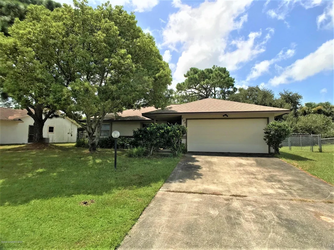 Photo of 696 Jupiter Boulevard NW
