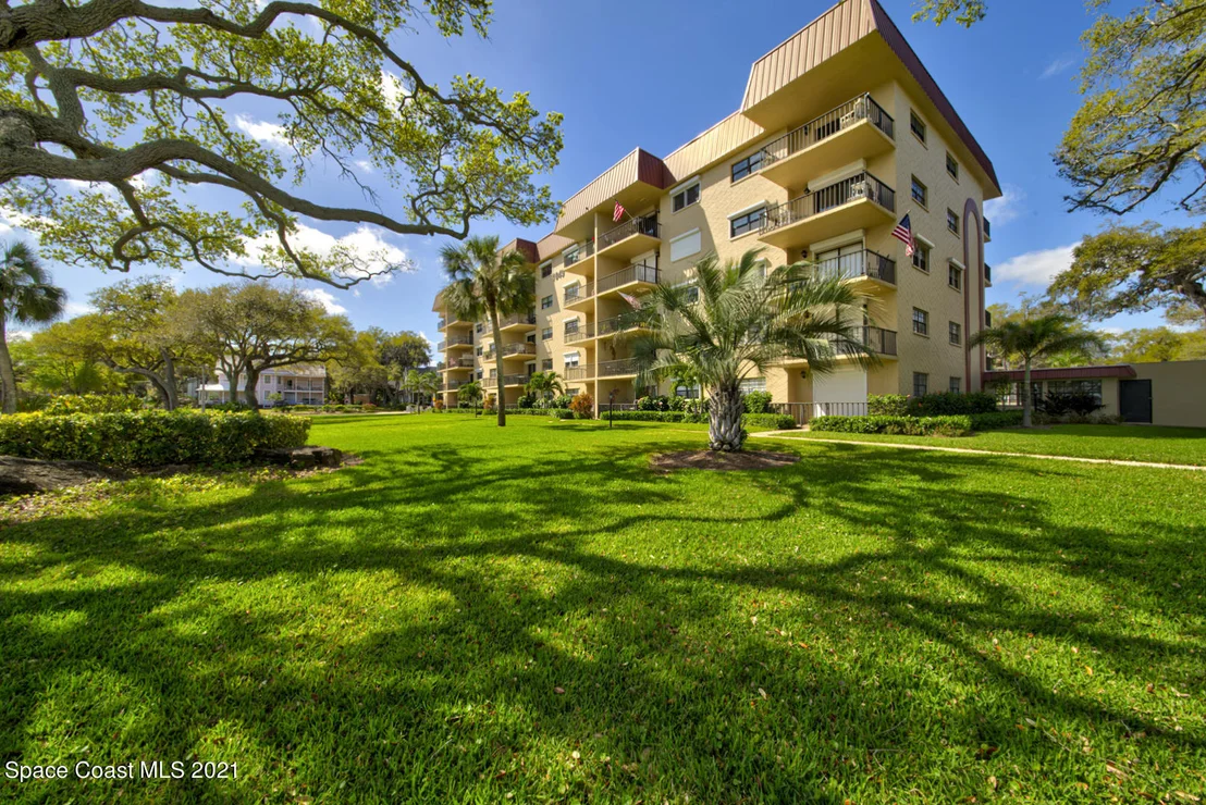 Photo of Unit B205 at 1049 Rockledge Drive