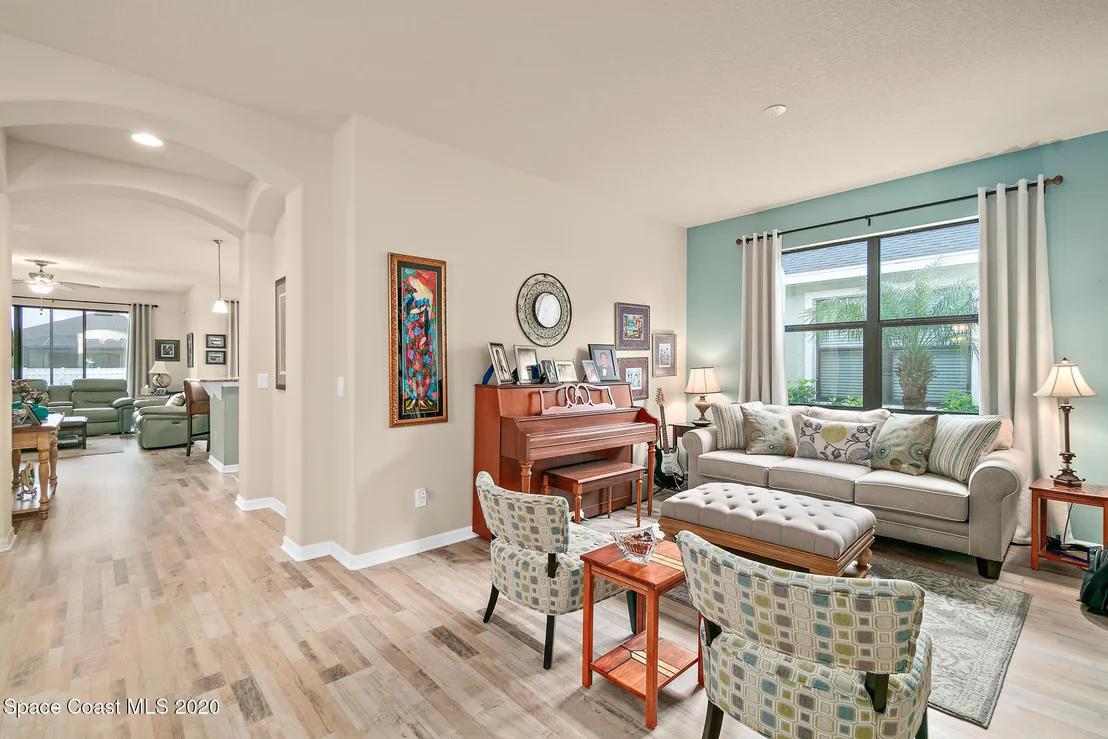 Photo of 968 Buckthorn Trail