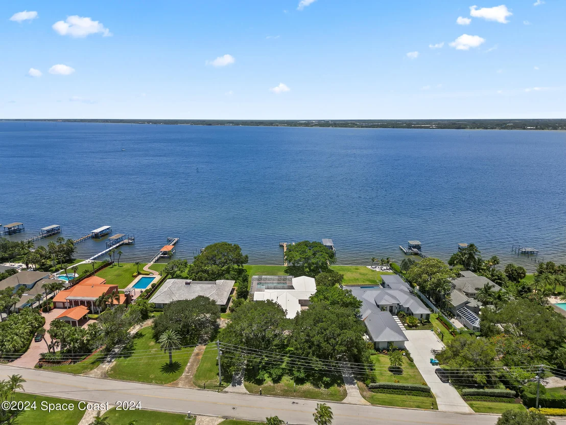 Photo of 206 Riverside Drive