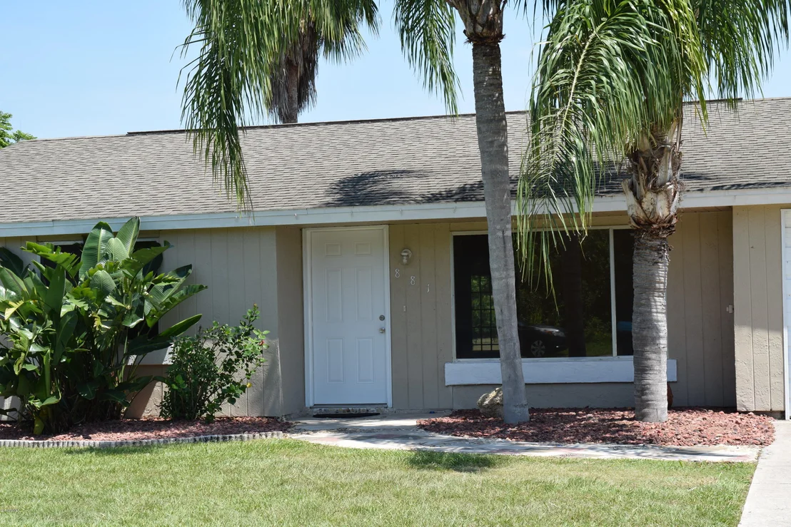 Photo of 881 Riviera Drive NE