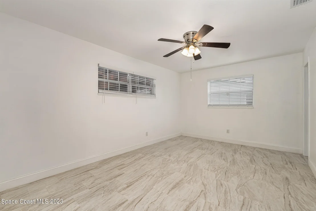 Photo of 581 Oxford Avenue