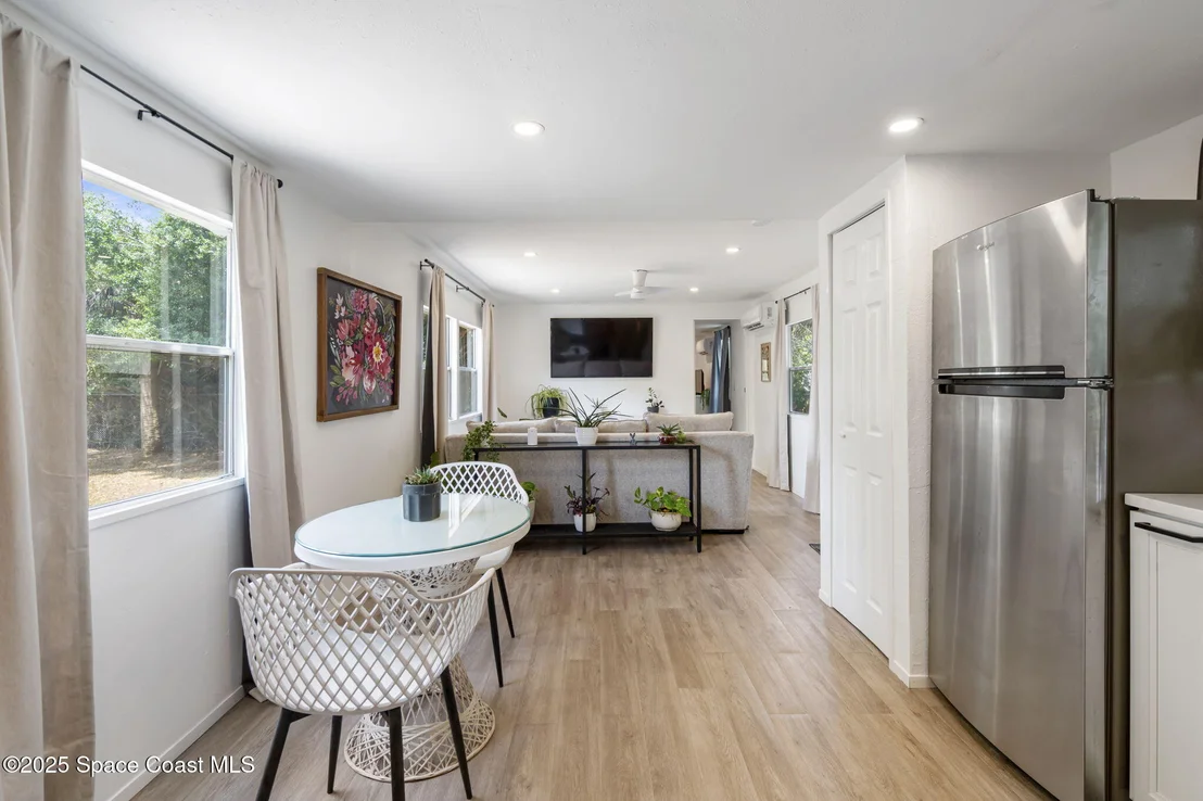 Photo of 2593 Amberly Road NE