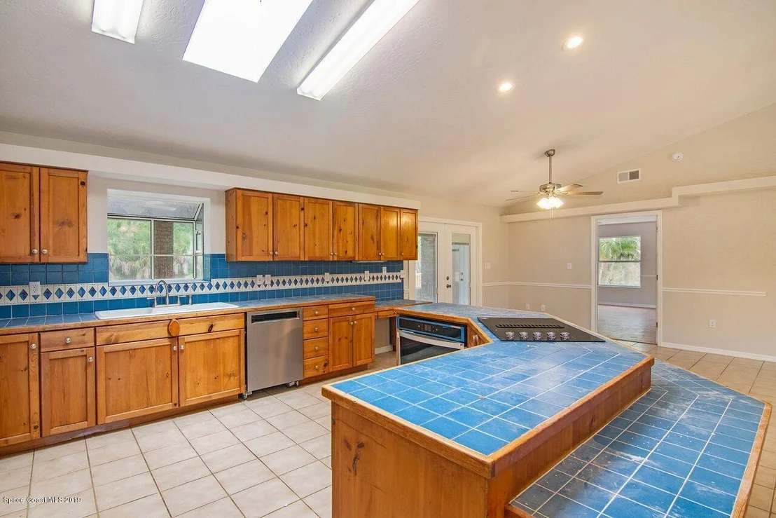 Photo of 5130 Evinrude Road